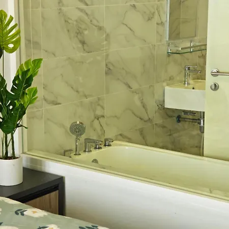 Trevor Bathtub Imperio Residence Seaview Jonker5Min Malacca Exterior photo
