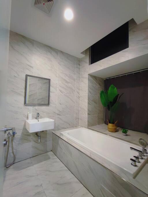 Apartment Trevor Bathtub Imperio Seaview Jonker5min *