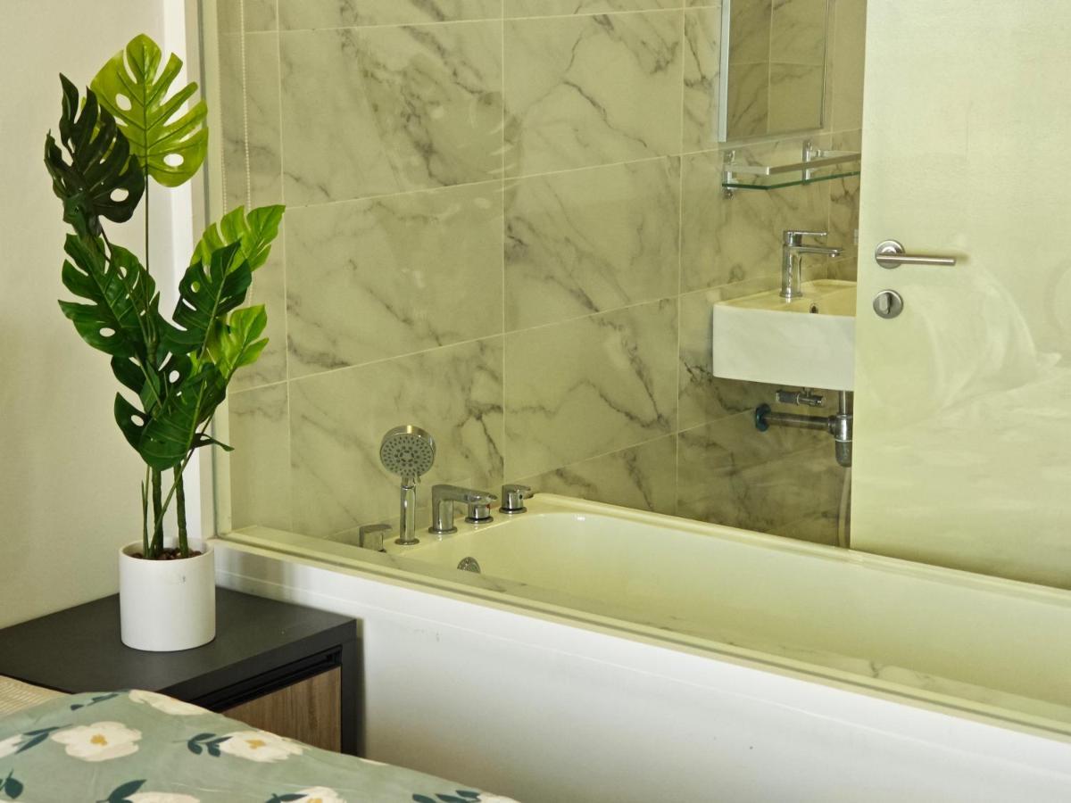 Trevor Bathtub Imperio Seaview Jonker5min * Malacca